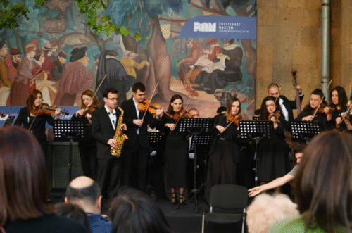 Կասկադի սիմֆոնիա 8 Symphonic flashmob init 1