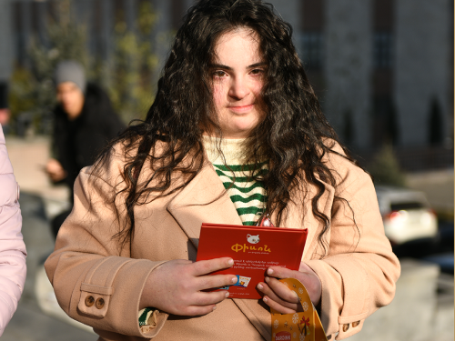 «Կերոն» զարգացման հիմնադրամը կախարդական օր պարգևեց  «Կարիտաս Արեգակ» հիմնադրամի «Էմիլի Արեգակ» կենտրոնի երեխաներին